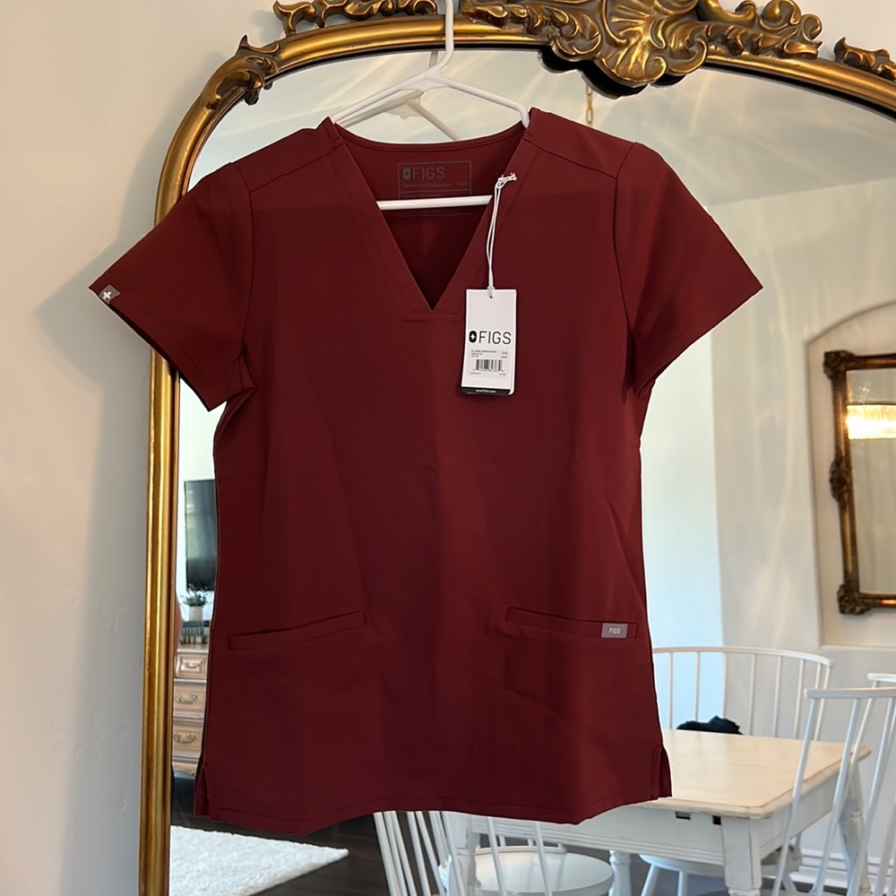 Figs scrub top